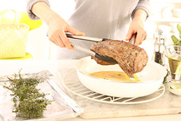 Roastbeef_Herausnehmen_Ausschnitt_284px.jpg